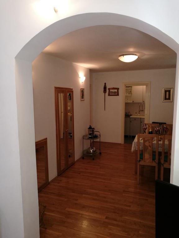 Apartments Kuca Mala Спліт Екстер'єр фото