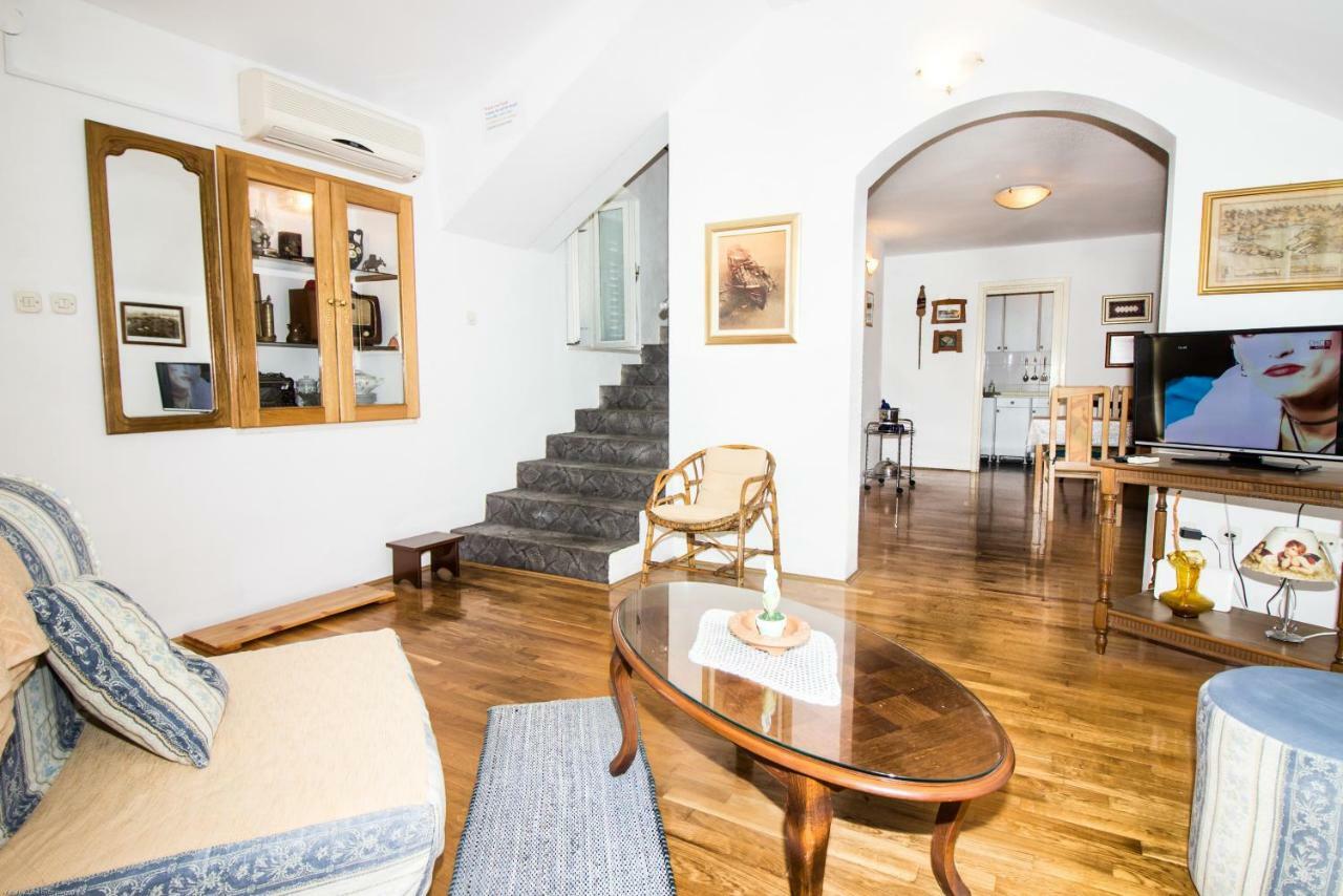 Apartments Kuca Mala Спліт Екстер'єр фото