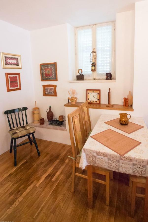 Apartments Kuca Mala Спліт Екстер'єр фото