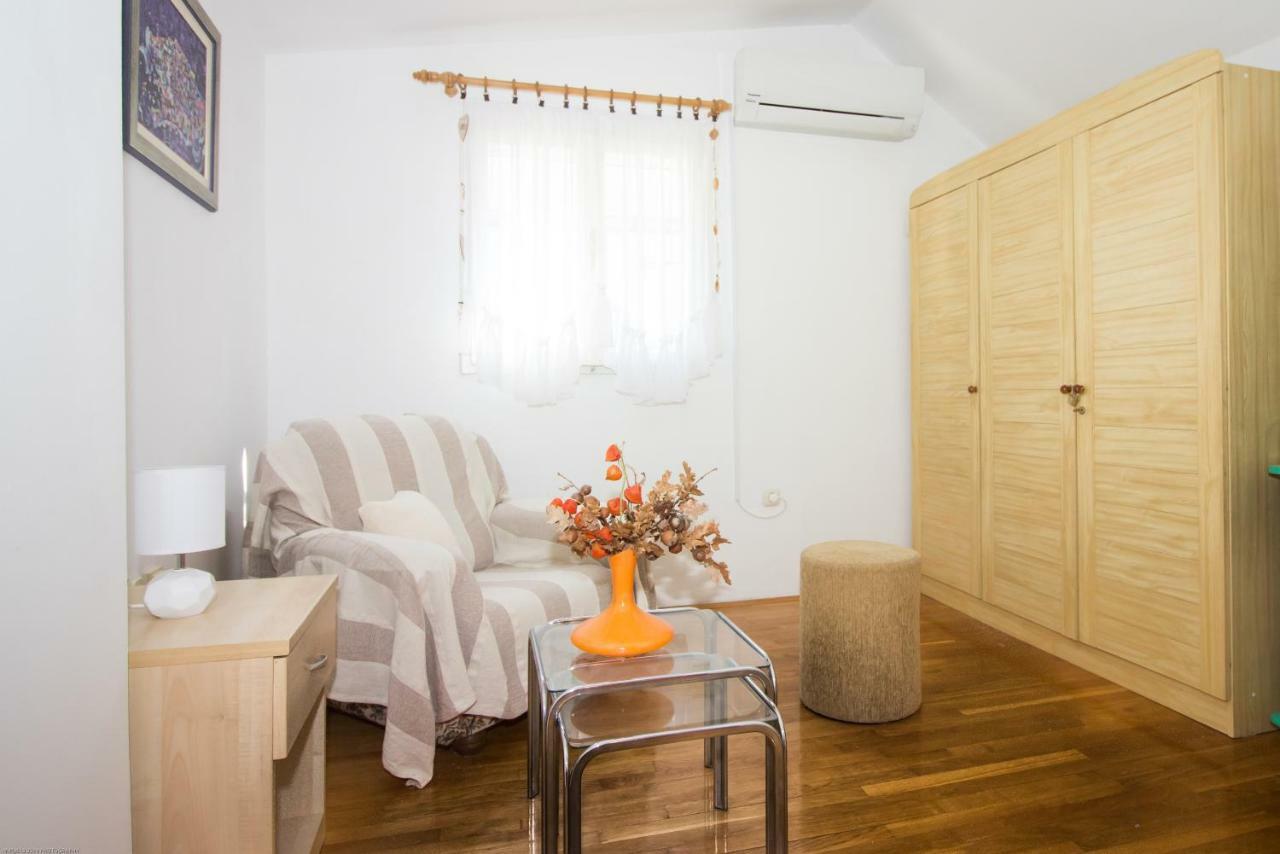 Apartments Kuca Mala Спліт Екстер'єр фото