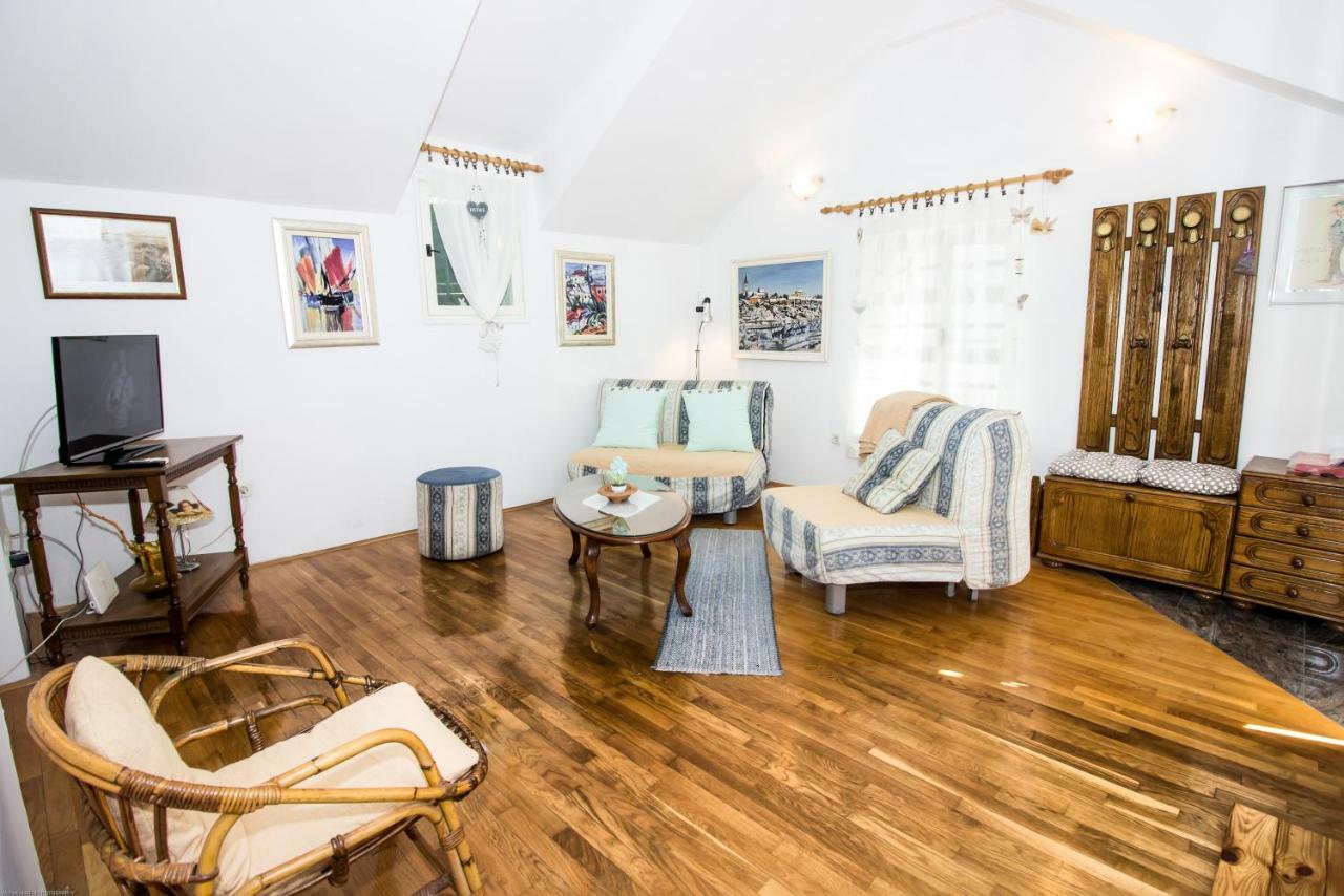 Apartments Kuca Mala Спліт Екстер'єр фото